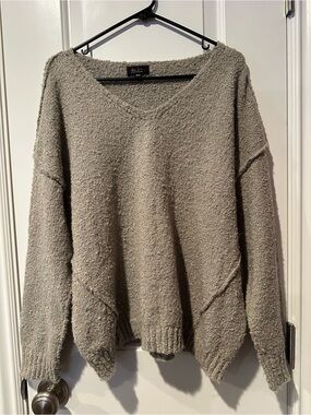 Cozy V-Neck Bouclé Sweater in a Light Gray/Green